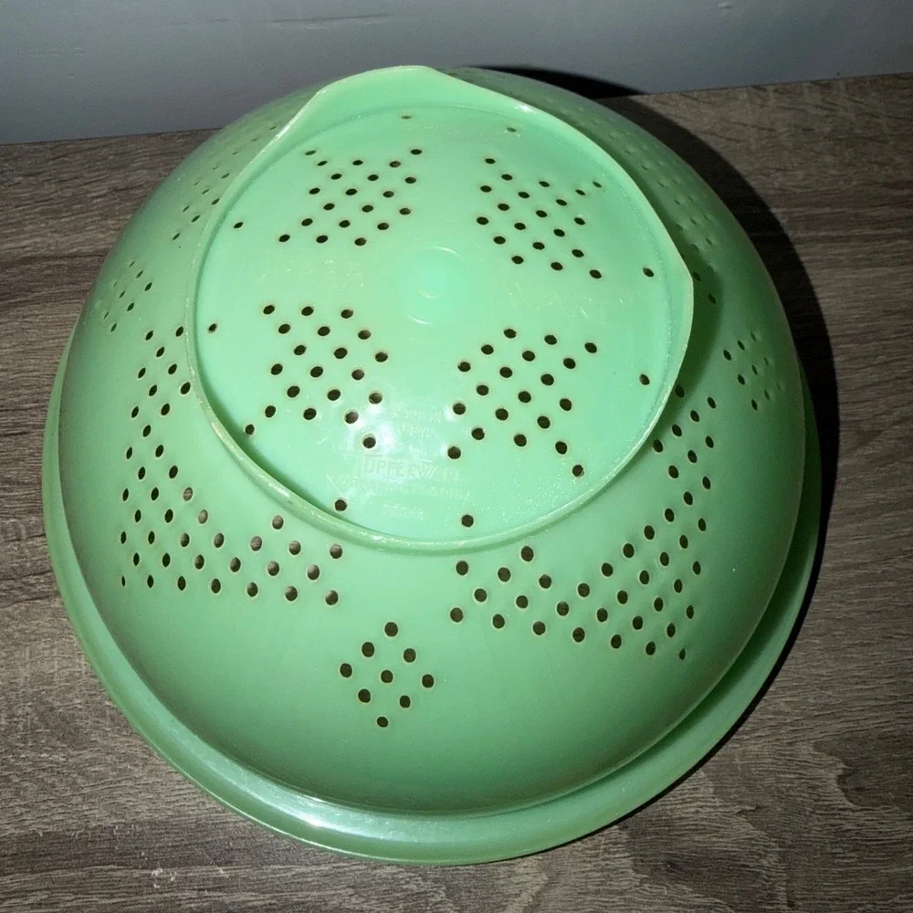 Vintage Tupperware Colander Mint Green Jadeite Starburst Drainer 339 USA
